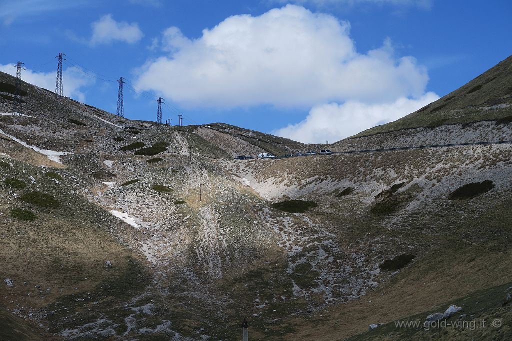 IMG_0467.JPG - Terminillo: rifugio Angelo Sebastiani (m 1.820). Vista del valico