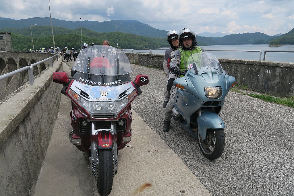 IMG_0633.JPG - Partenza dalla diga del Lago del Salto: zivas e Valeria, BMW RT1100