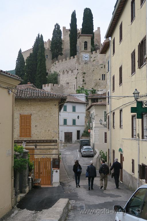IMG_0691.JPG - Rocca Sinibalda: il castello (sullo sfondo)