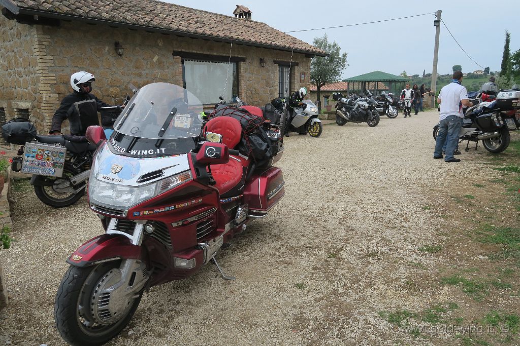 IMG_0764.JPG - Borgo Noci Querceto: pronti a partire, alcuni verso casa e altri... verso un altro giro