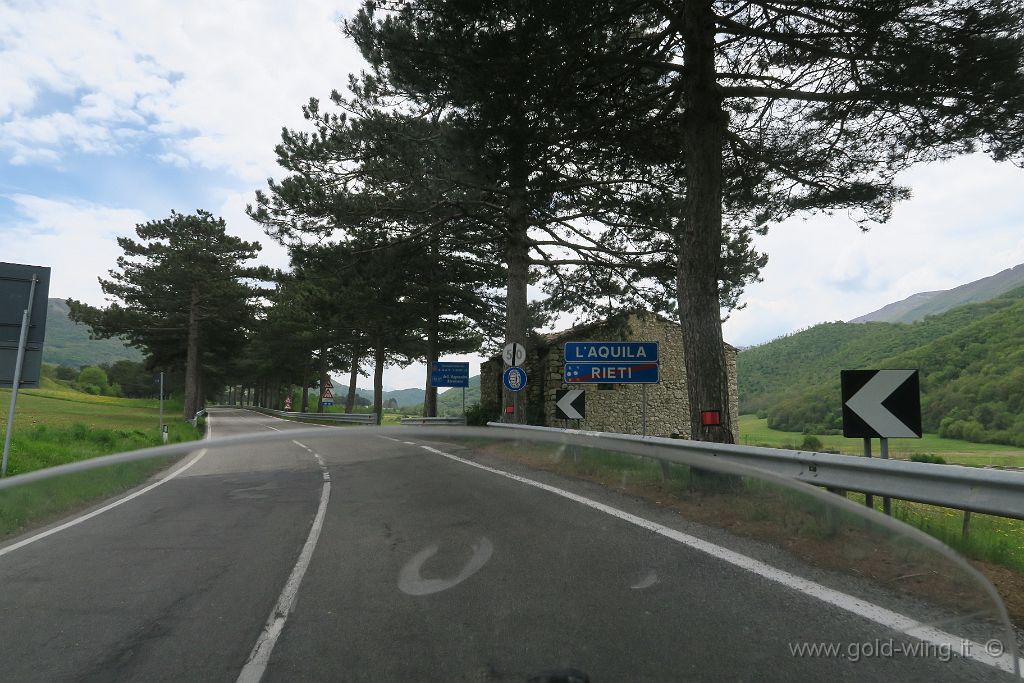 IMG_0832.JPG - Via Sabina: confine tra Lazio (RI) e Abruzzo (AQ)