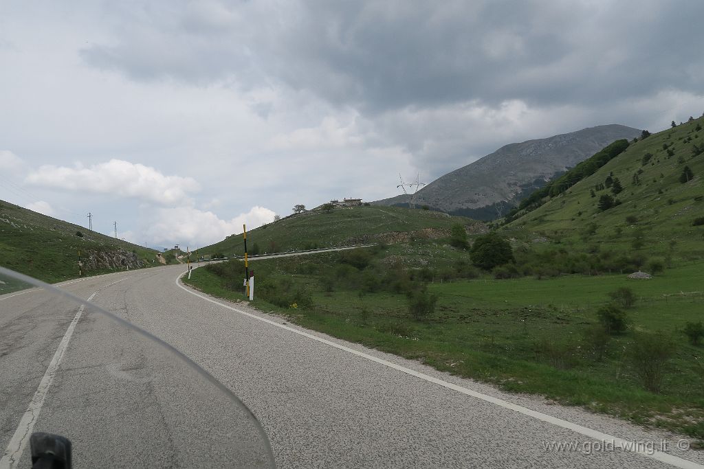 IMG_0834.JPG - Salita (da sud) al Passo delle Capannelle (m 1.300)