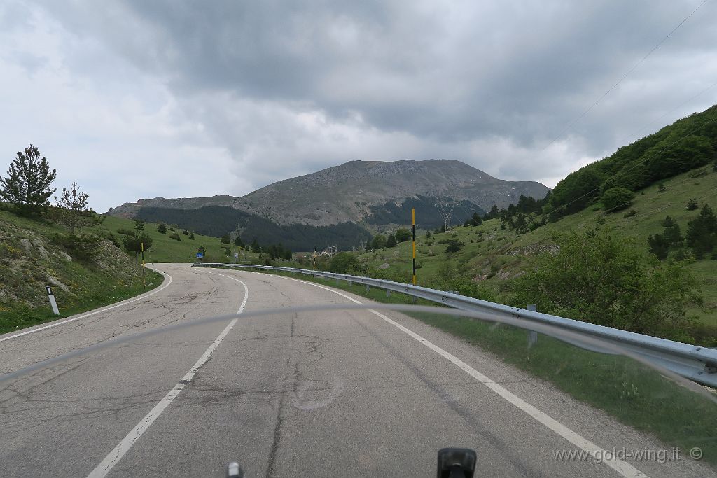 IMG_0835.JPG - Salita (da sud) al Passo delle Capannelle (m 1.300)