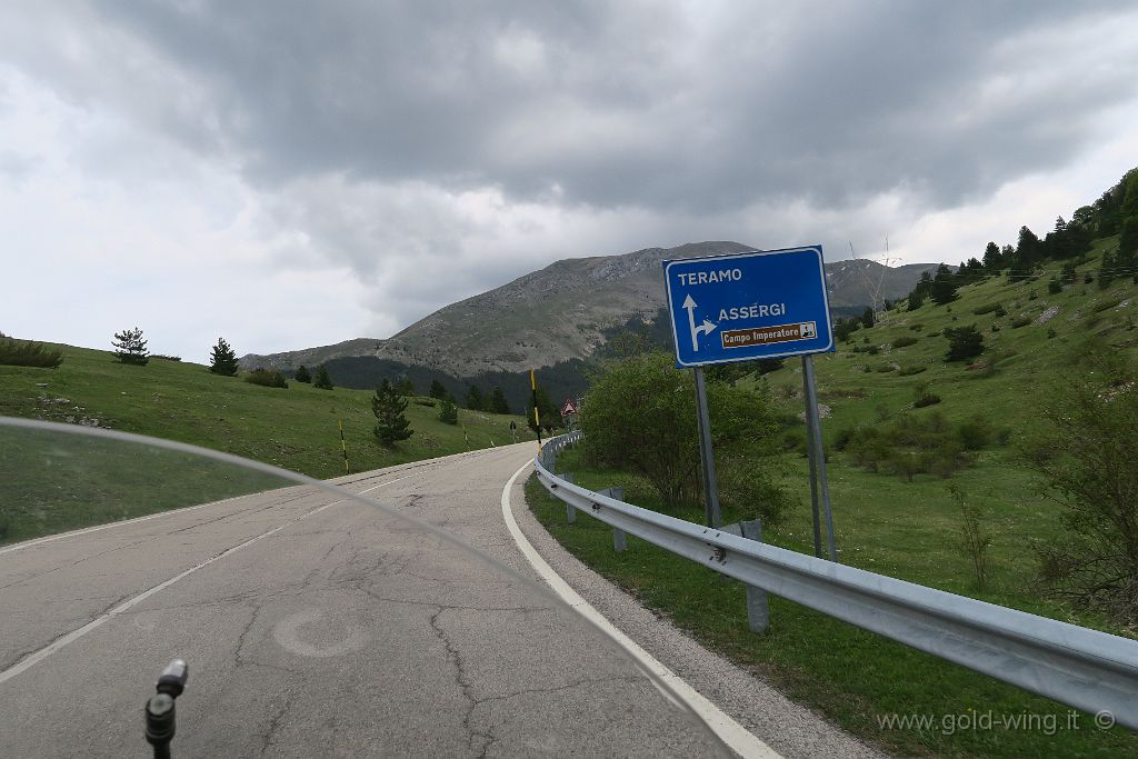 IMG_0836.JPG - Salita (da sud) al Passo delle Capannelle (m 1.300)