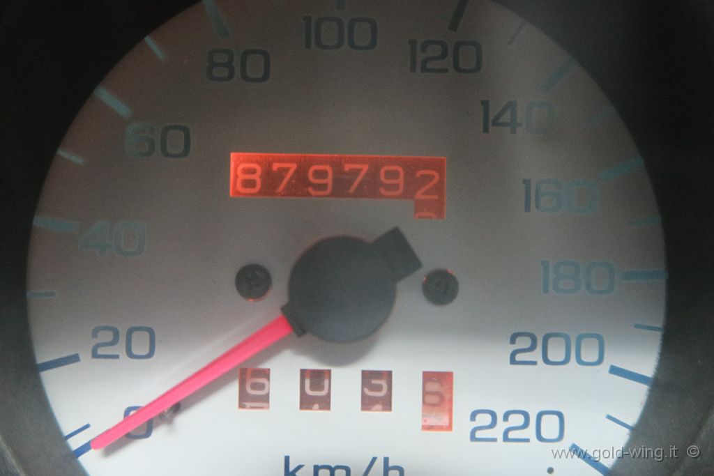 IMG_0906.JPG - Contakm al ritorno a casa a Lecce: 879.792 (reali 881.219). Km nel finesettimana: 2.137