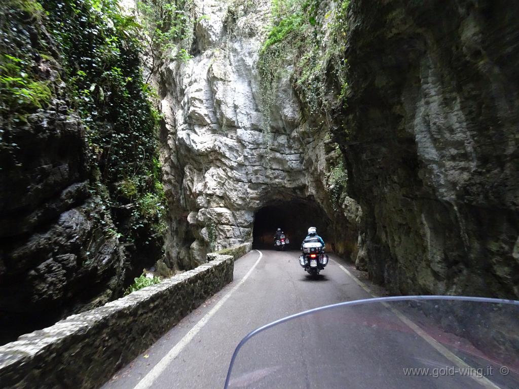 DSC00105.JPG - Trermosine: strada della Forra