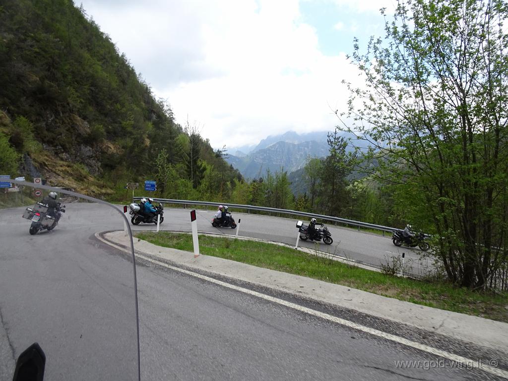 DSC00220.JPG - Tra il Lago di Valvestino (m 503) e il Lago d'Idro (m 368)