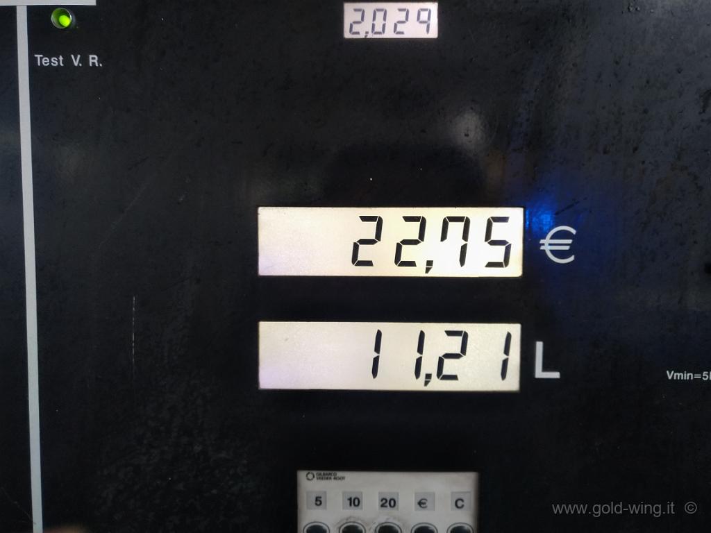 IMG_20190505_134830.jpg - Il prezzo assurdo: oltre 22 € per poco più di 11 litri.