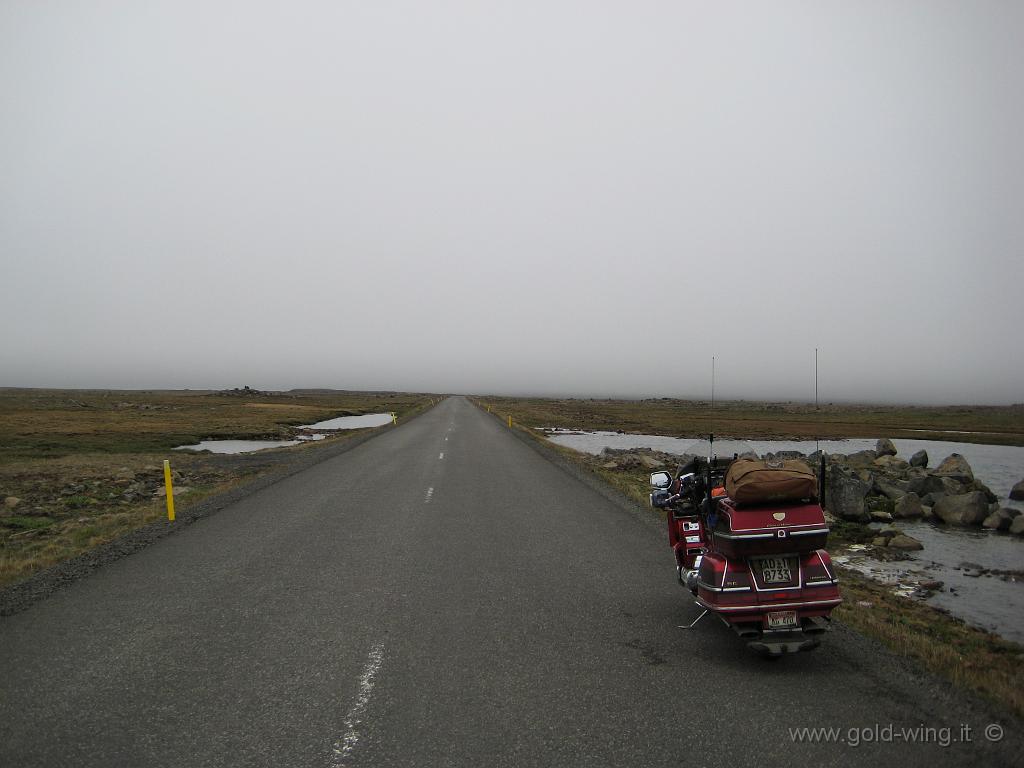 062.JPG - Altopiano di Fljotsdalur: diretto verso il monte Snaefell