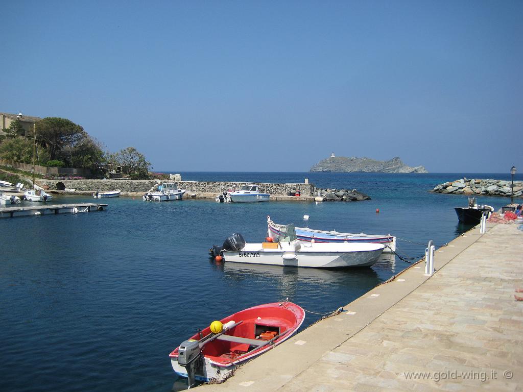 104.JPG - Barcaggio e isola della Giraglia