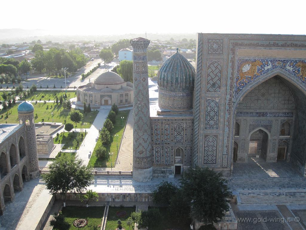 200.JPG - Samarcanda (Uzbekistan): il Registan da un minareto della medressa di Ulugbek (1420)