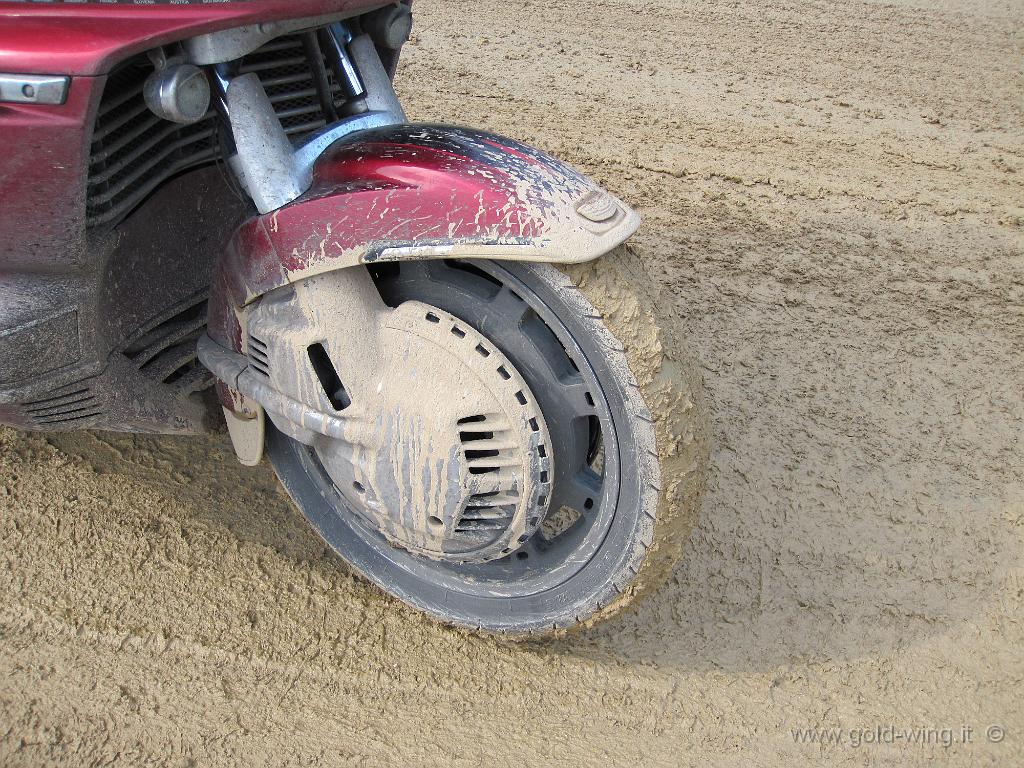 249.JPG - Siberia, "strada" tra Kansk e Tajset: fango sulla moto