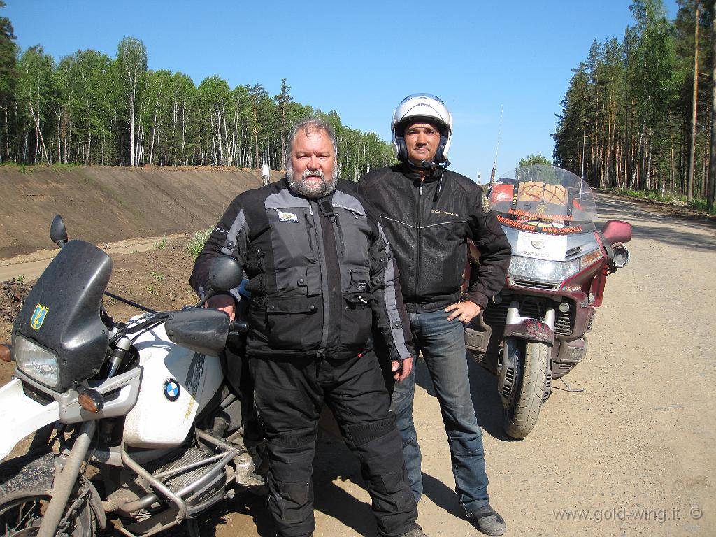 257.JPG - Tra Tajset e Tulun (Siberia): Hans (dalla Germania, con un GS 1100, diretto al lago Baikal)