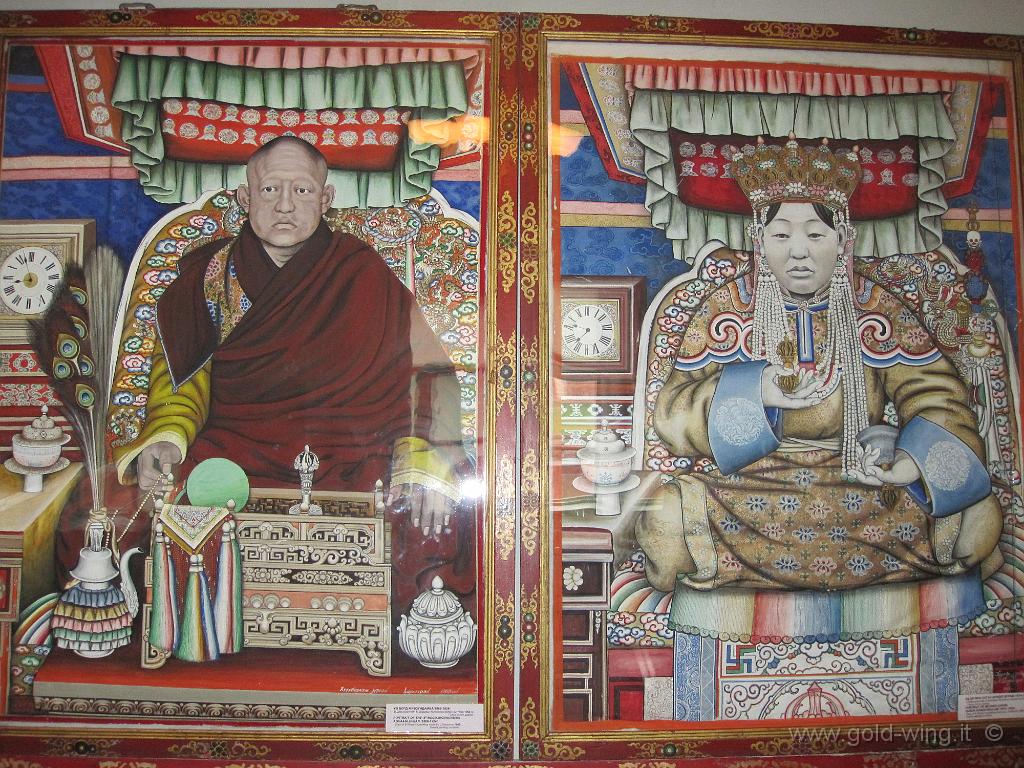 302.JPG - Ulan Bator (Mongolia), palazzo dinverno di Bogd Khan: il re e la regina