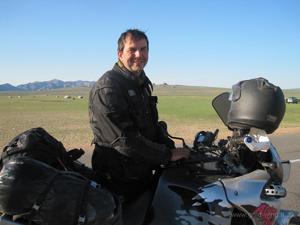 347.JPG - Mongol Els (Mongolia): Johan, svizzero con Africa Twin