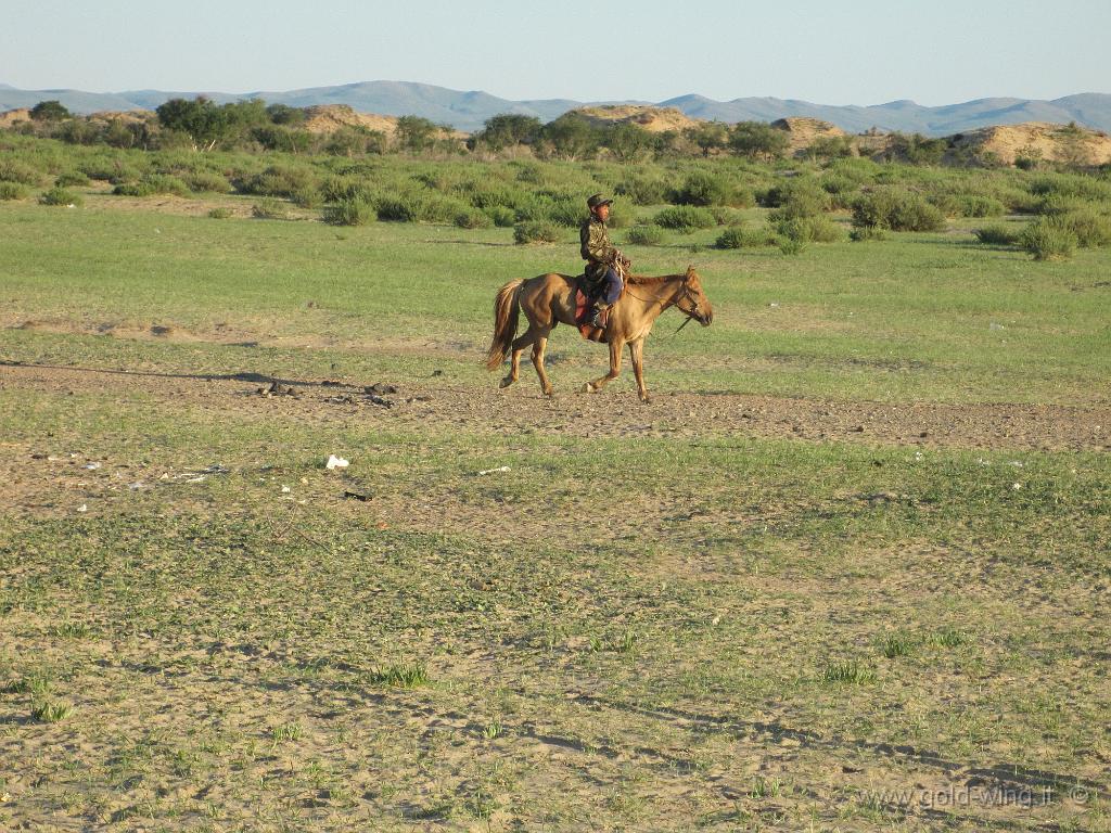 348.JPG - Mongol Els (Mongolia): cavaliere