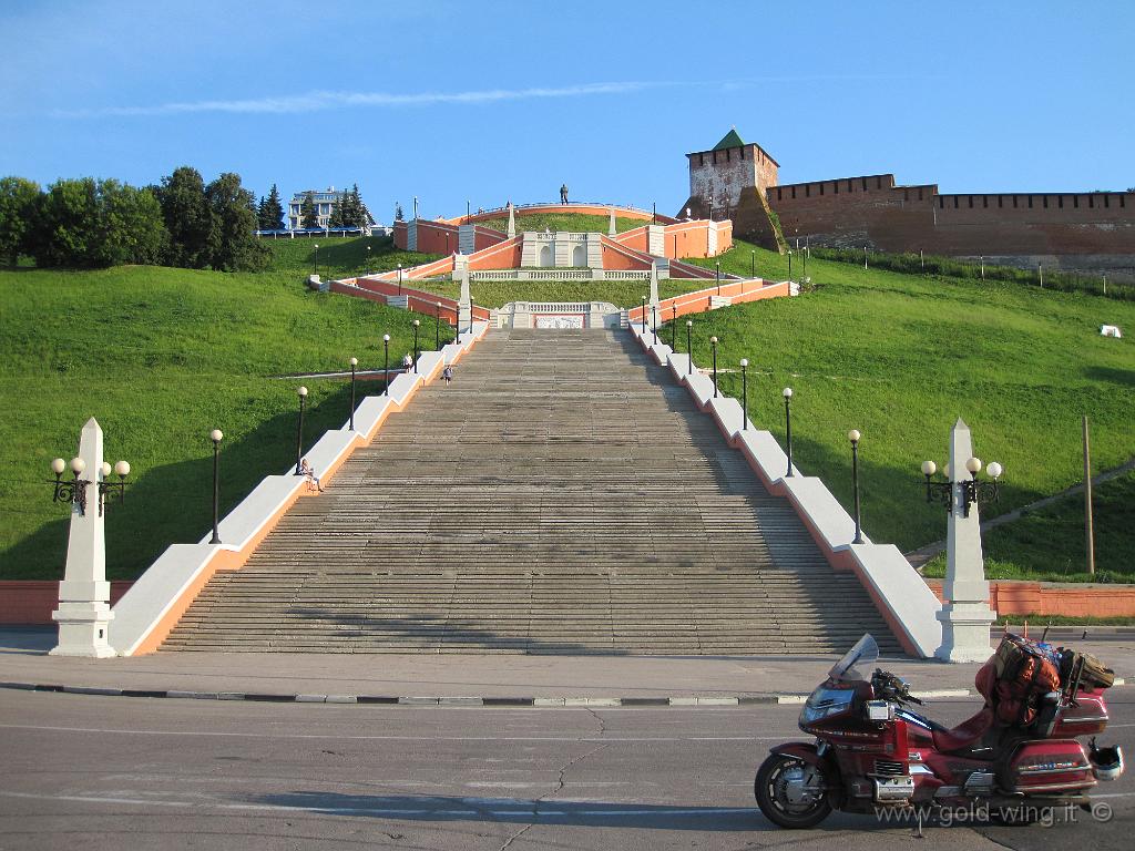 390.JPG - Nizni Novgorod (Russia): scalinata e Cremlino