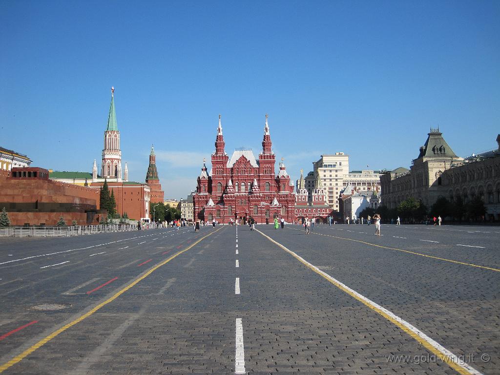 394.JPG - Mosca (Russia), la Piazza Rossa: corsie per le sfilate militari?