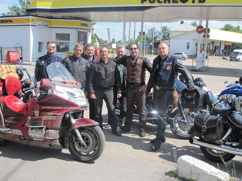 400.JPG - Tra Mosca e Minsk (Russia): incontro con un gruppo di biker russi
