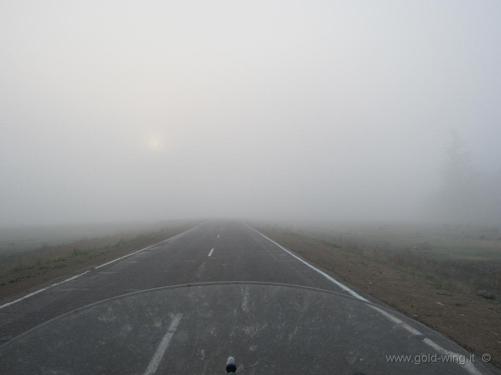 511.JPG - Tra Ulan Ude e Cità - La strada si perde nella nebbia