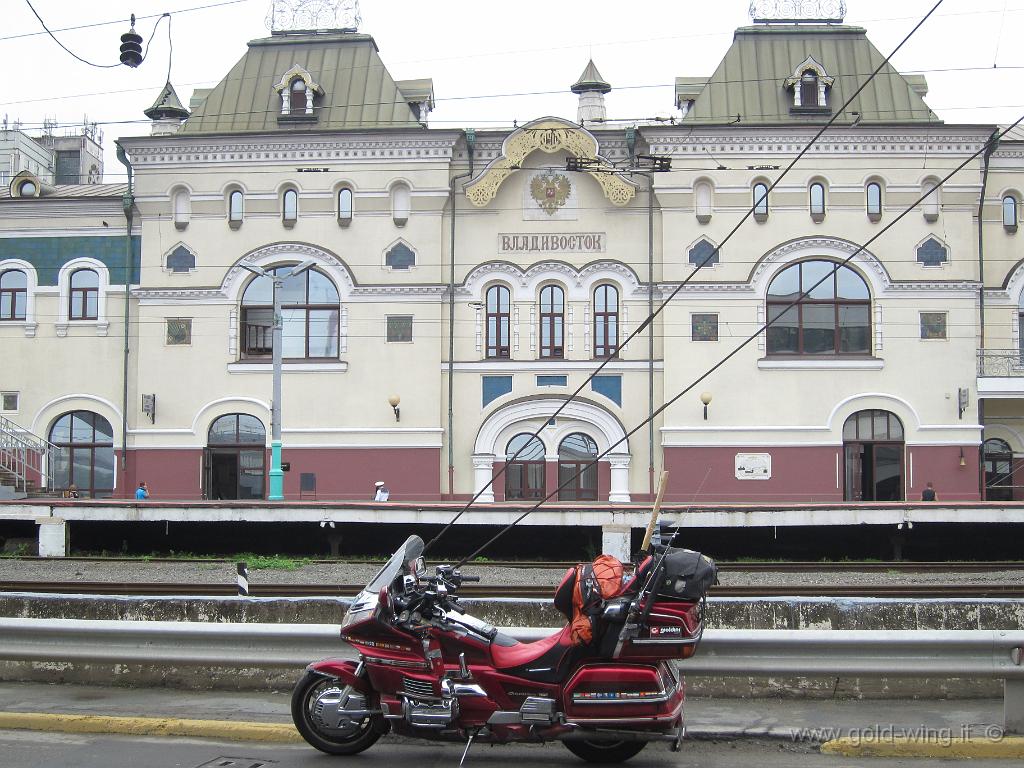590.JPG - Vladivostok - Stazione terminale della Transiberiana. Inizia il ritorno!