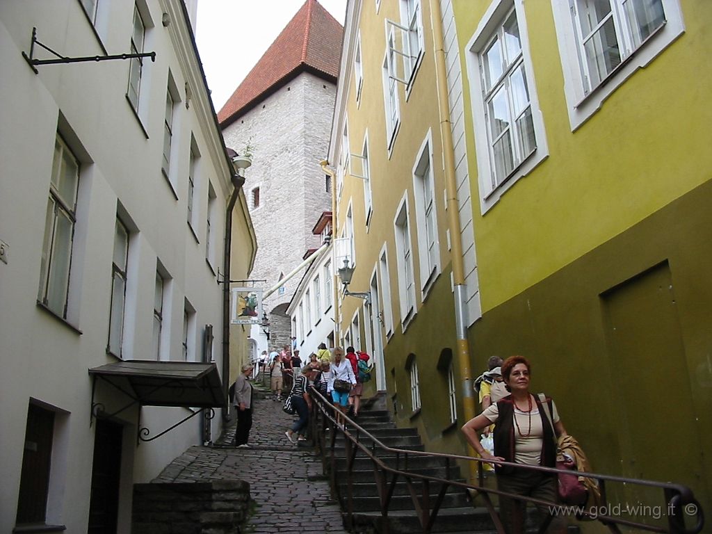 20-estonia-100-0047_IMG.JPG - ESTONIA - Tallin: salita alla collina della cattedrale (Toompea)