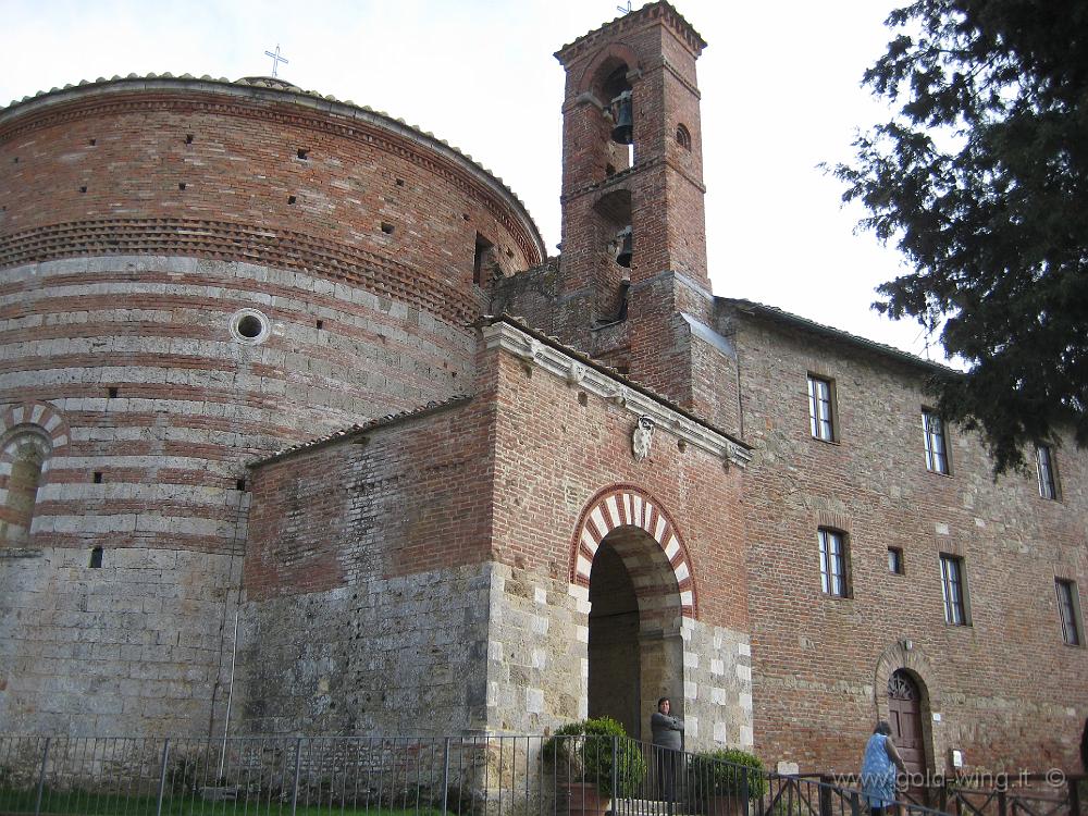 IMG_0045.JPG - San Galgano: Cappella di Montesiepi
