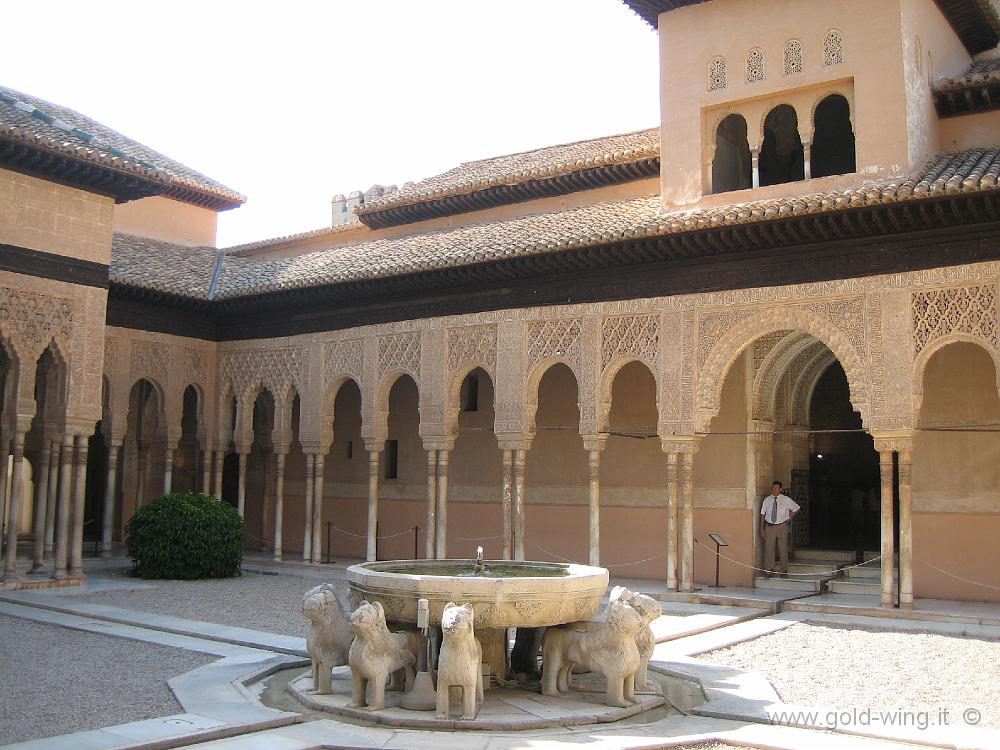 IMG_0412.JPG - Alhambra (Granada): patio de los Leones
