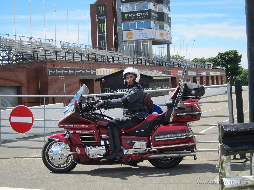 15-2012-0619.JPG - Anno 15, 2012, km annui 47.286, tot. 756.920 - Man. Partenza del circuito del Tourist Trophy