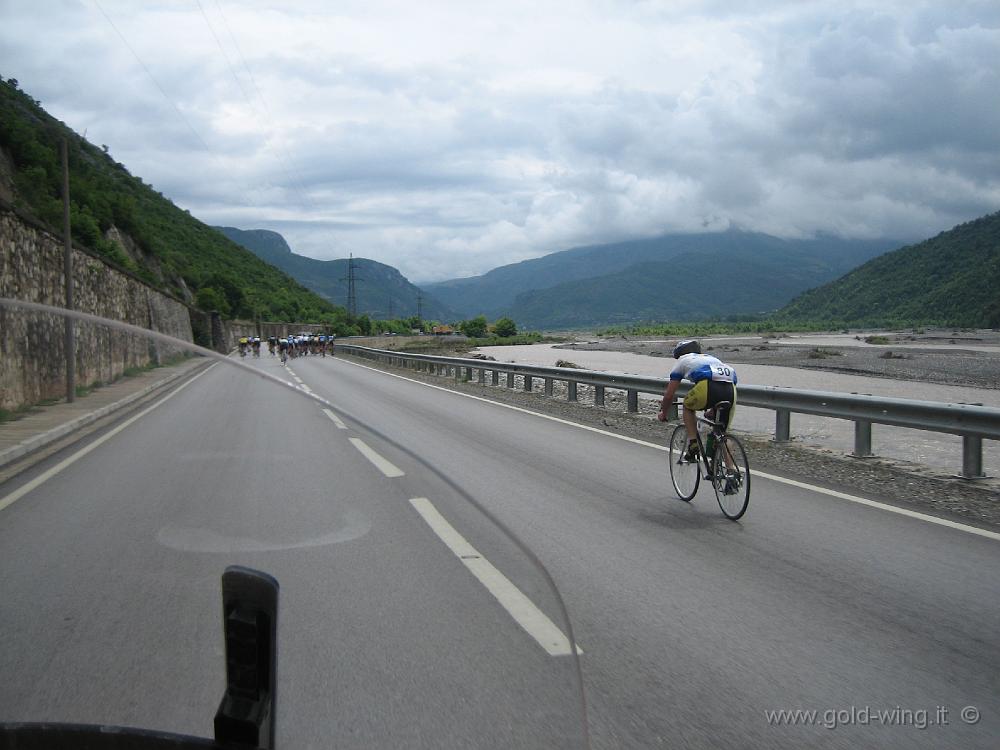 IMG_0453.JPG - Valle del fiume Shkumbin: gara ciclistica