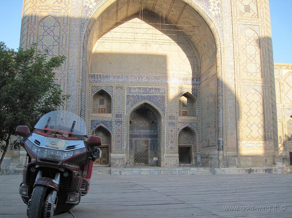 IMG_0825.JPG - Samarcanda (Uzbekistan), il Registan: medressa di Ulugbek (1420)