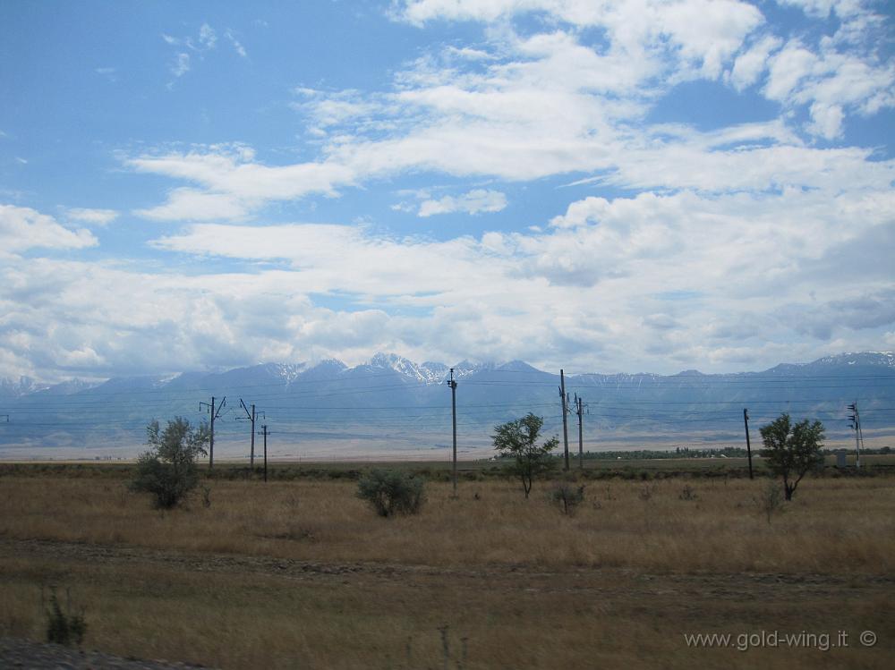 IMG_1097.JPG - Le montagne del Kirghizistan viste dal Kazakistan