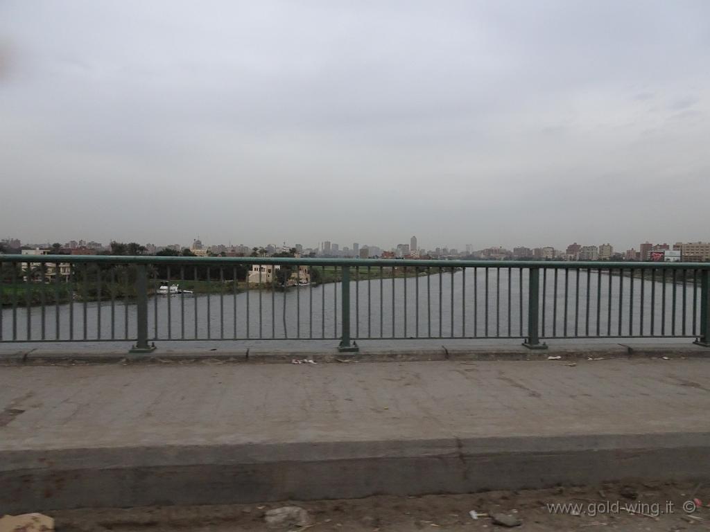 DSC00012.JPG - Lungo la circonvallazione interna del Cairo, ponte sul Nilo