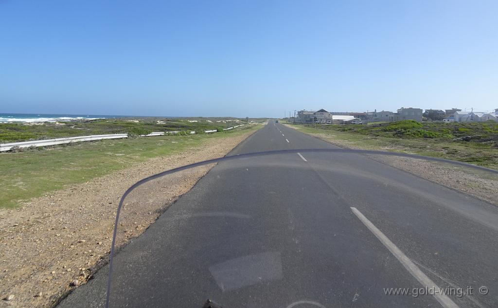 DSC04062.jpg - Tra Struisbaai ed Agulhas: l'Oceano Indiano alla mia sinistra