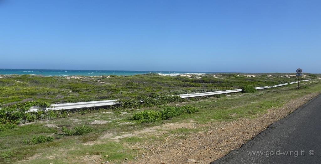 DSC04063.jpg - Tra Struisbaai ed Agulhas: l'Oceano Indiano alla mia sinistra