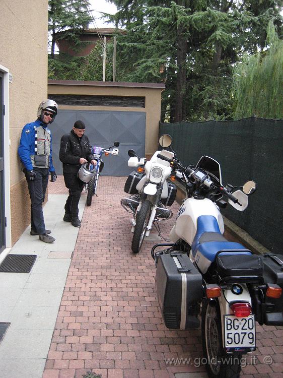 IMG_0008.JPG - Le moto sono pronte: una Yamaha XT, una BMW R80 GS e una BMW R80 GS Basic (la GS1200 arriverà più avanti)