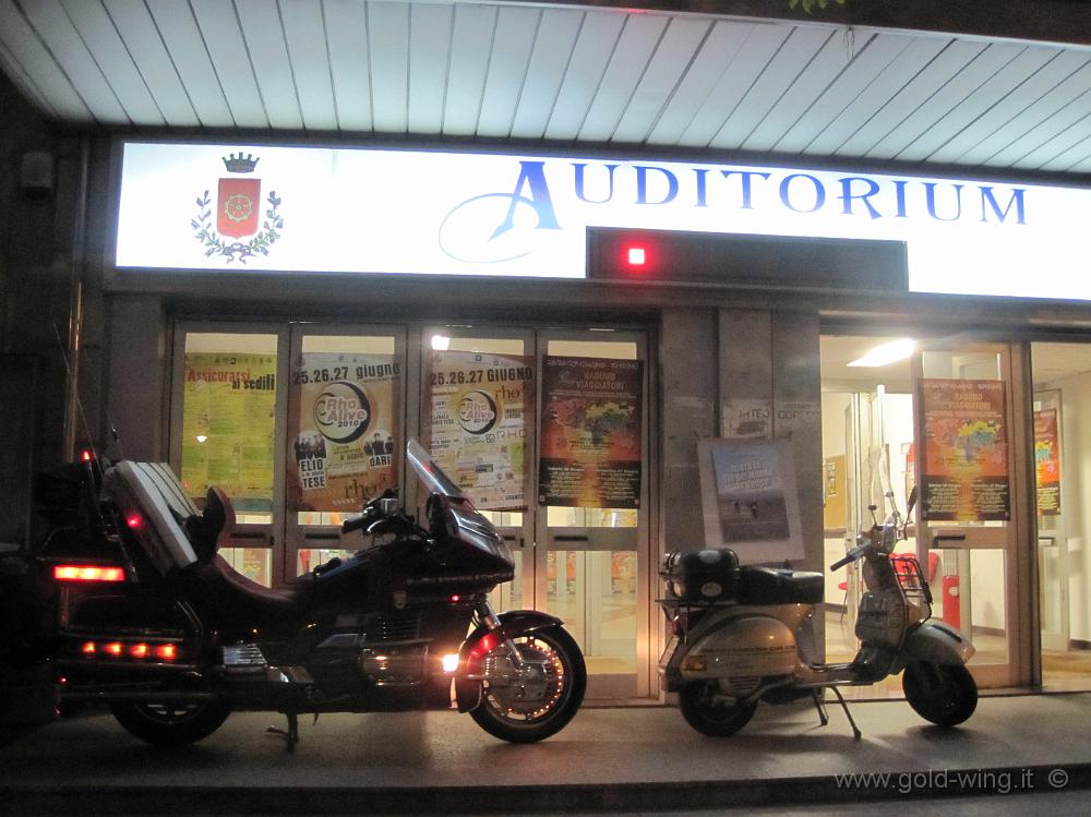 IMG_0066.JPG - Auditorium: la Gold Wing incontra la Vespa