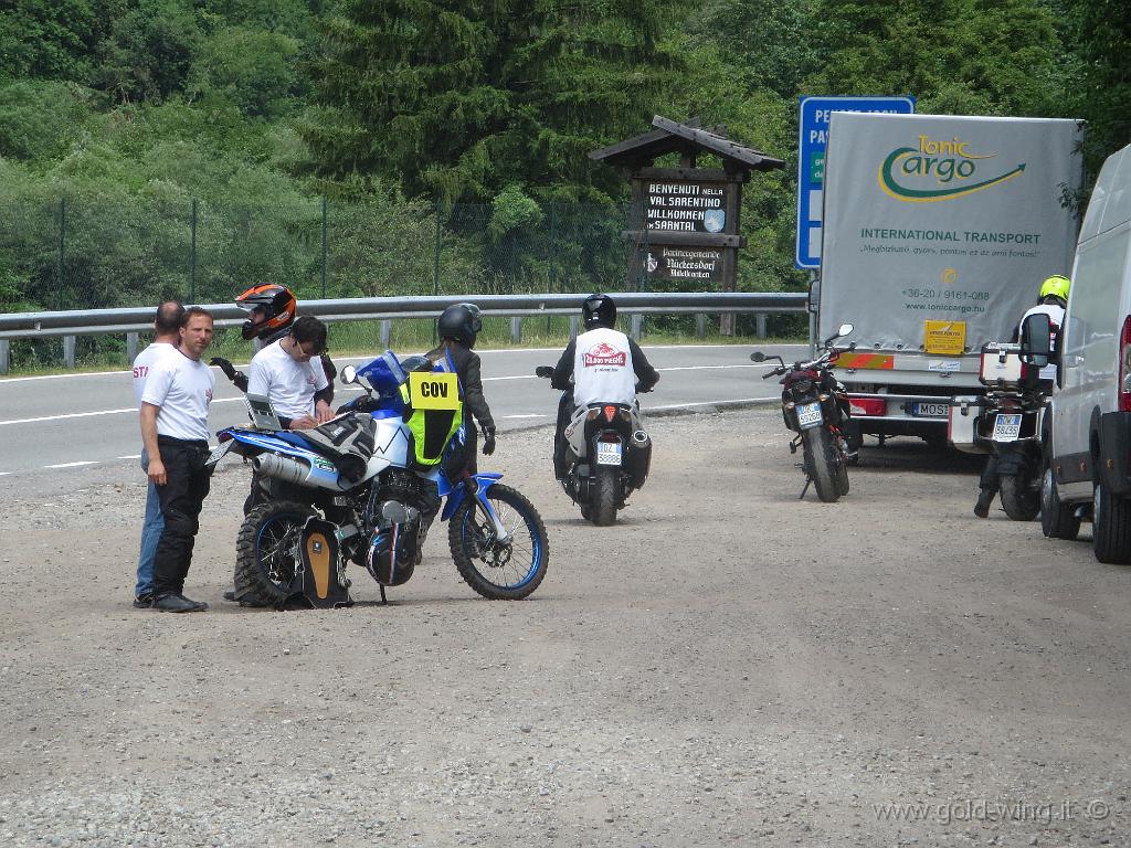 IMG_0582.JPG - Val Sarentino (BZ). Controlo Orario Volante: mi fermo prima del controllo perchè sono in anticipo