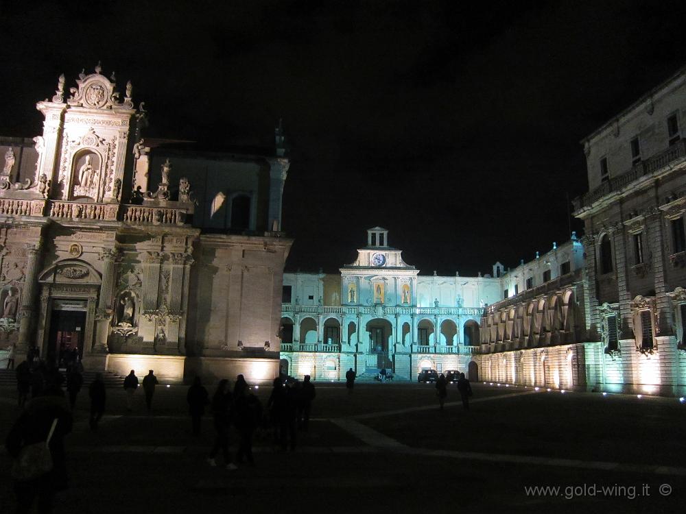 IMG_0110.JPG - Lecce, piazza del Duomo. Da sinistra: Duomo, Palazzo Vescovile, Seminario