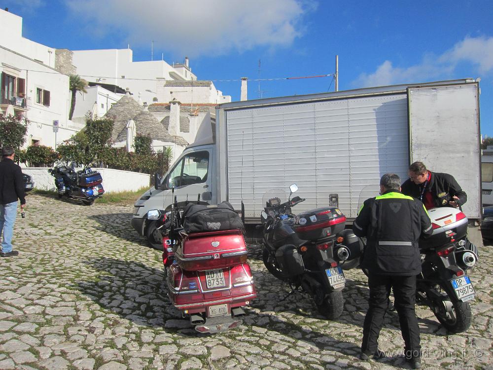 IMG_0020.JPG - Parcheggio ad Alberobello