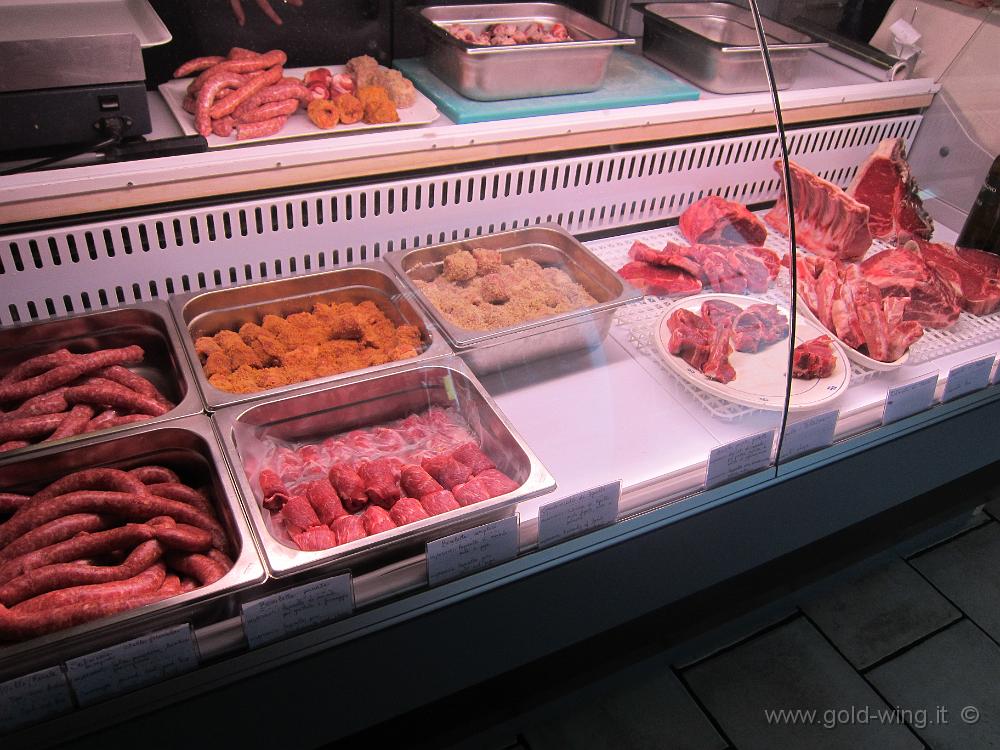 IMG_0141.JPG - Cisternino: scegliamo la carne da arrostire