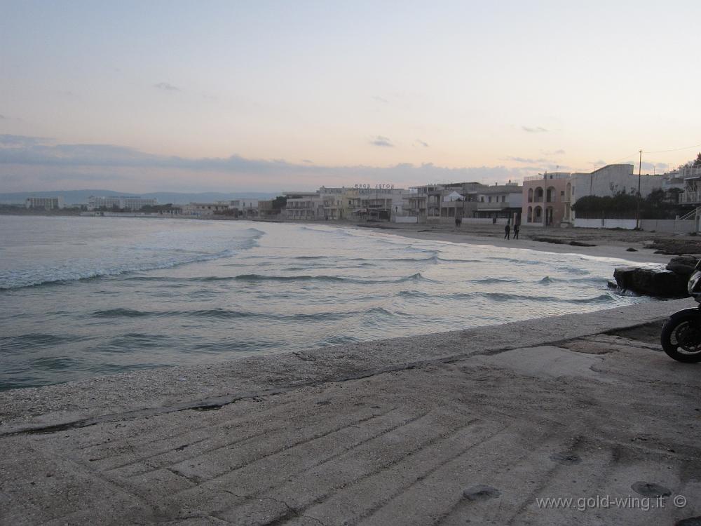 IMG_0154.JPG - Torre Canne dopo il tramonto