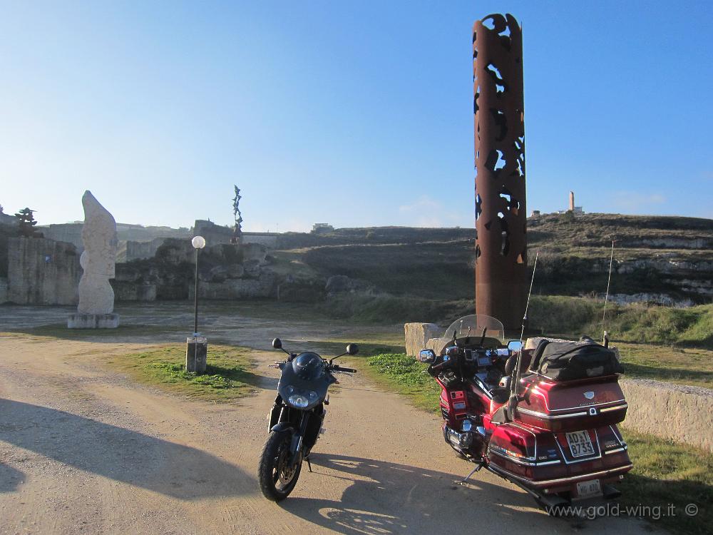 IMG_0003.JPG - Matera, il luogo di incontro: Parco Scultura la Palomba. L'Aprilia Tuono 1000 di RUGGY77 e la mia Gold Wing 1500