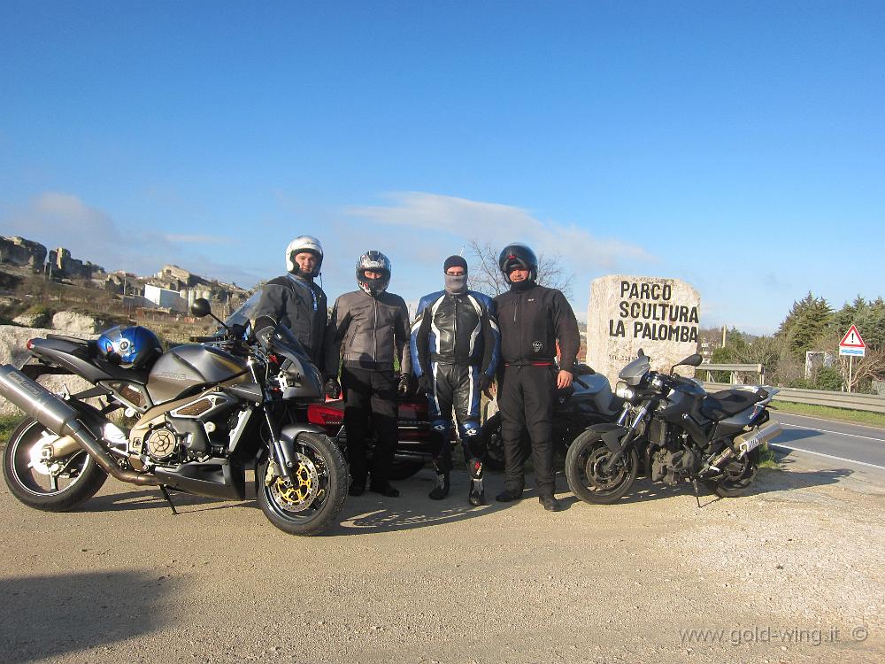 IMG_0007.JPG - Matera, Parco Scultura la Palomba: (da sinistra) Gold Wing su Gold Wing 1500, Luigi su BMW F800R, RUGGY77 su Aprilia Tuono 1000, Filippo su BMW K1200R