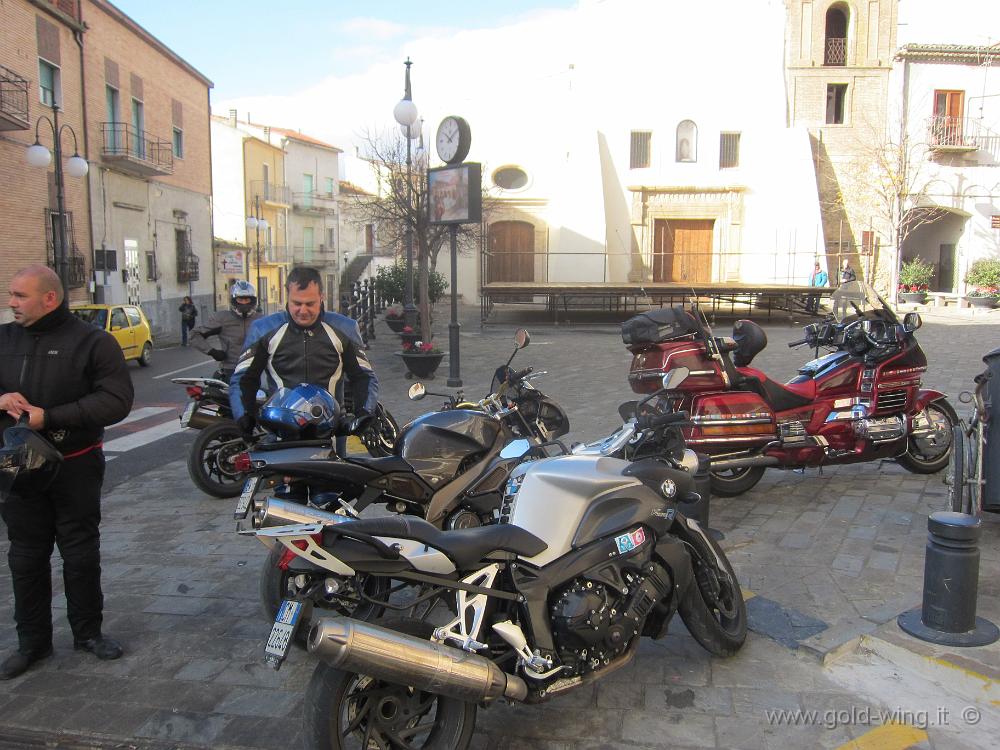 IMG_0018.JPG - San Mauro Forte (m 560): sosta caffè in piazza