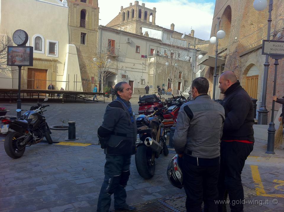 IMG_0019-20.JPG - San Mauro Forte: sosta in piazza (foto di RUGGY77, Michele Ruggieri)