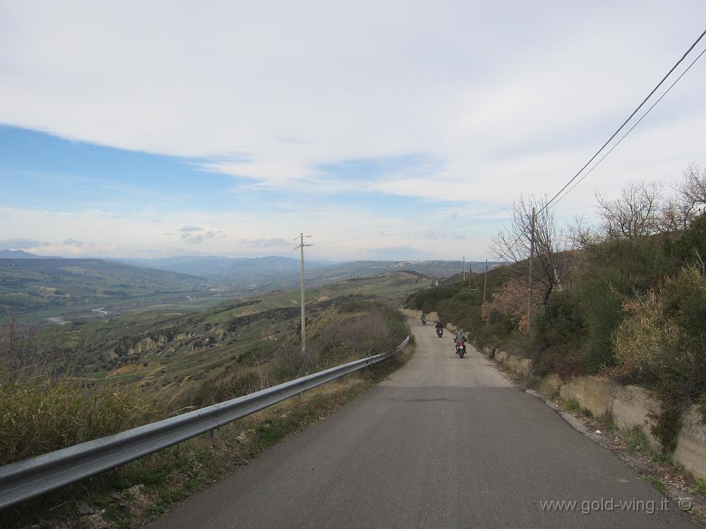 IMG_0003.JPG - Tra Miglionico e Grottole, lungo la ex SS 7 Appia