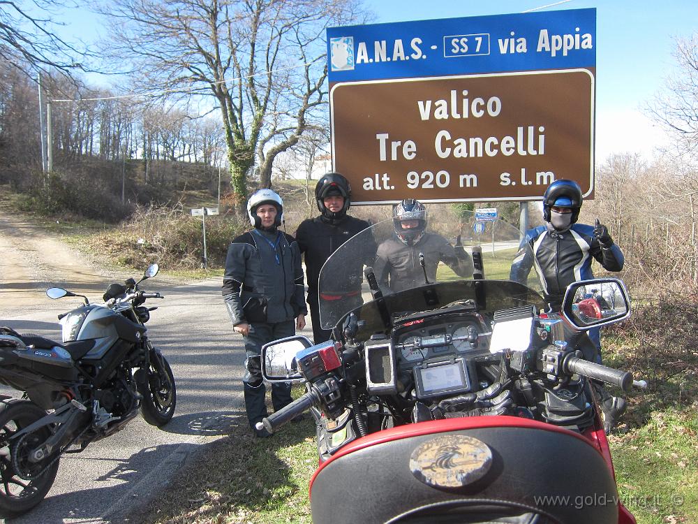 IMG_0036.JPG - Valico Tre Cancelli, m 920. Da sinistra: Gold Wing, Phildrum, luire, RUGGY77