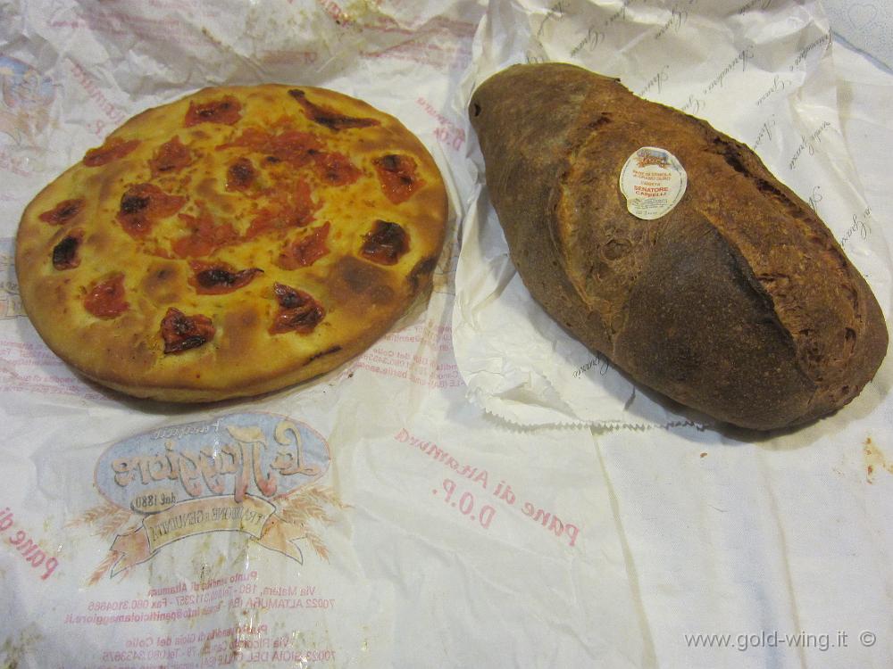 IMG_0071-76.JPG - Focaccia e pane di Altamura