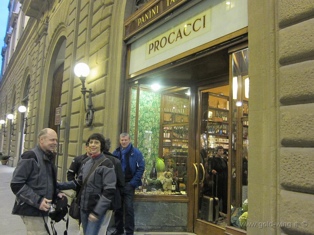 IMG_0009.JPG - A passeggio per Firenze: aperitivo